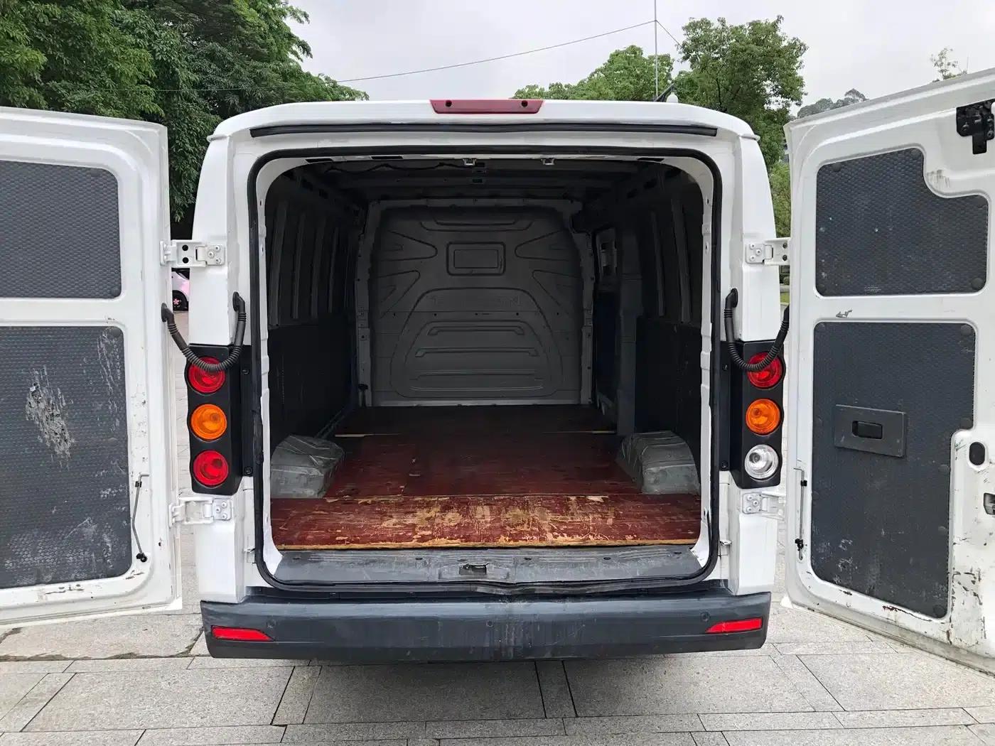 CATL 41.86kWh Premium Edition 2023 Model V6E — миниатюра 16