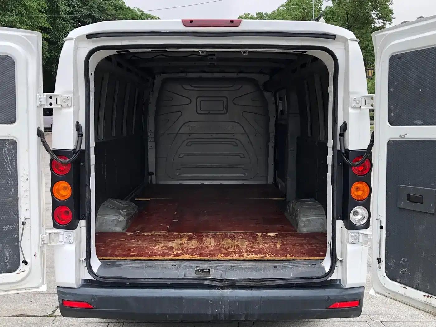 CATL 41.86kWh Premium Edition 2023 Model V6E — миниатюра 17