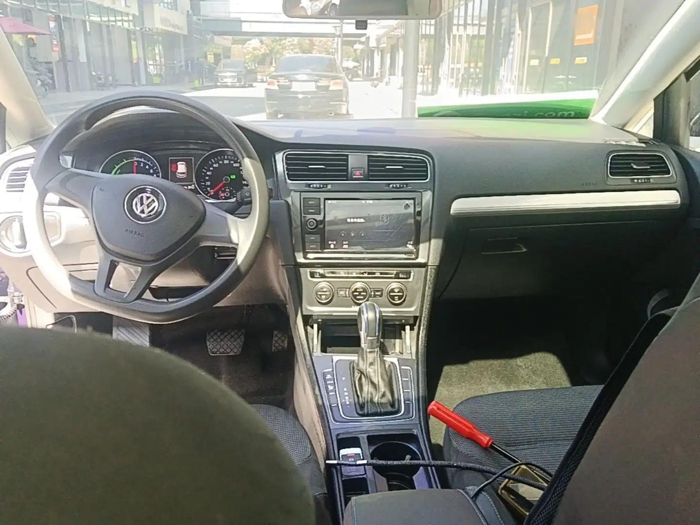 Volkswagen Golf Pure Electric 2020 Chari — миниатюра 12