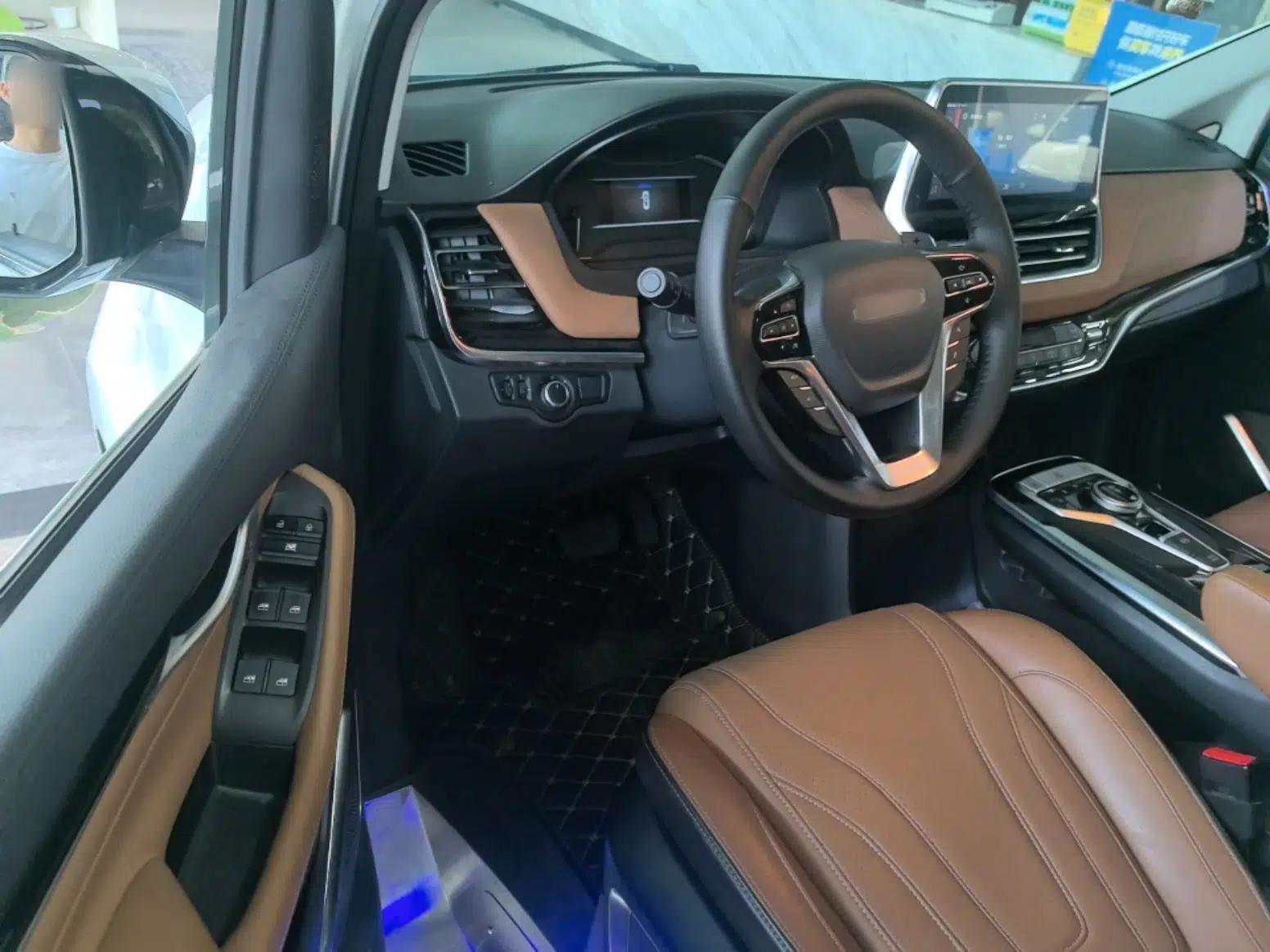 SAIC MAXUS G20 2021 Facelifted PLUS 2.0T Gasoline Automatic Luxury Edition — миниатюра 19