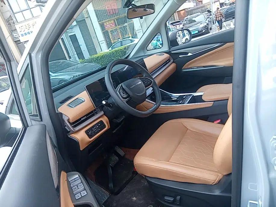 SAIC MAXUS G50 PHEV 2025 Leading Edition — миниатюра 17