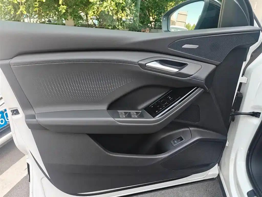 Audi Q6L e-tron 2026 First Edition — миниатюра 13