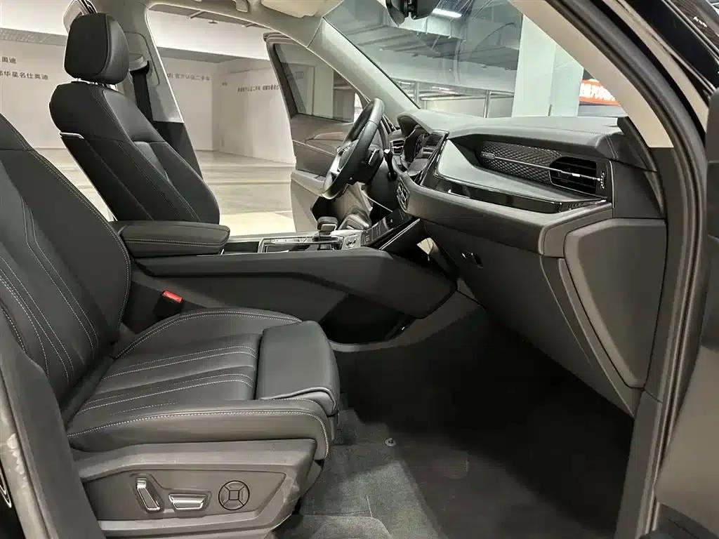 Audi Q6 2024 40 TFSI quattro Cloud View Edition, Feathered Forest Package, 7-seater — миниатюра 13