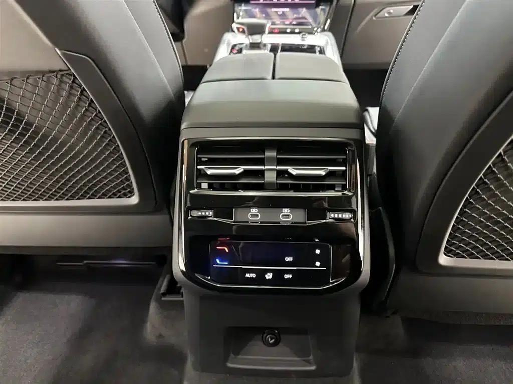 Audi Q6 2024 40 TFSI quattro Cloud View Edition, Feathered Forest Package, 7-seater — миниатюра 15
