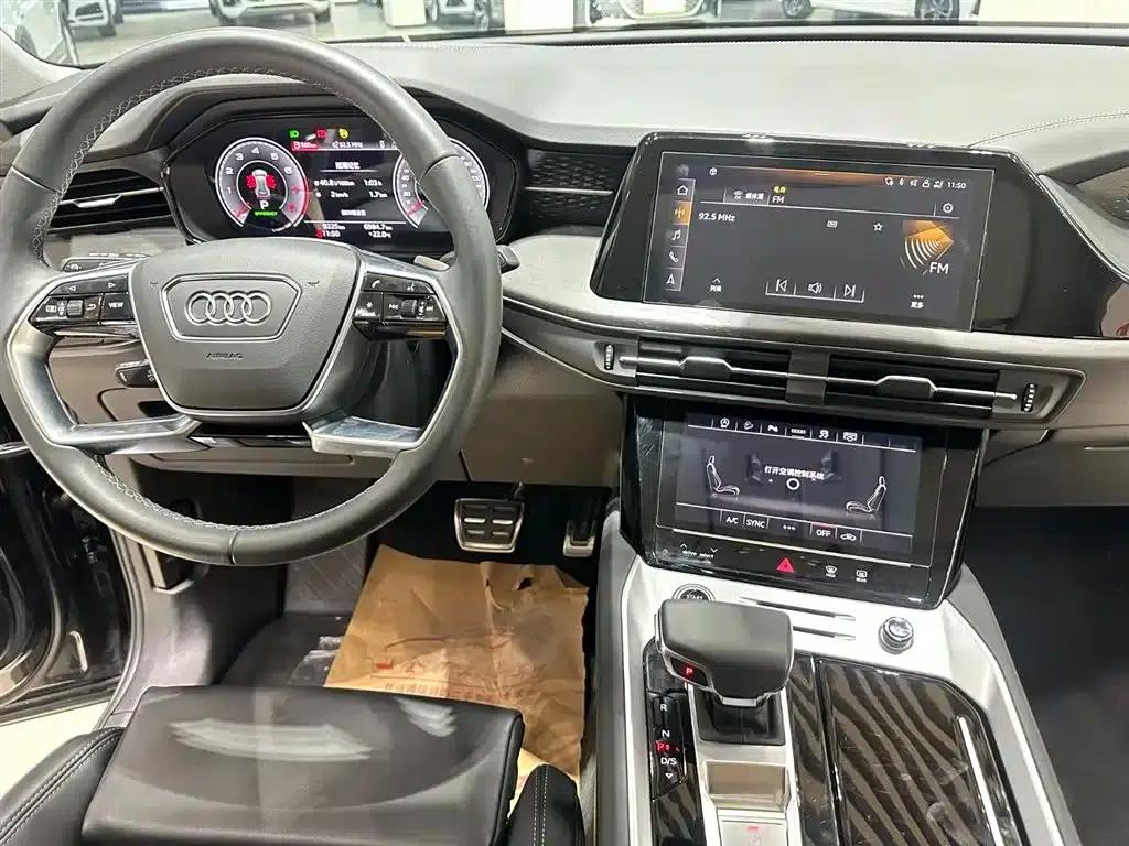 Audi Q6 2024 40 TFSI quattro Cloud View Edition, Feathered Forest Package, 7-seater — миниатюра 9