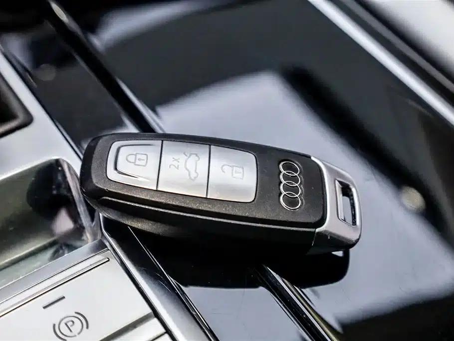 Audi Q6 2024 40 TFSI quattro Cloud View Edition, Feathered Forest Package, 7-seater — миниатюра 22