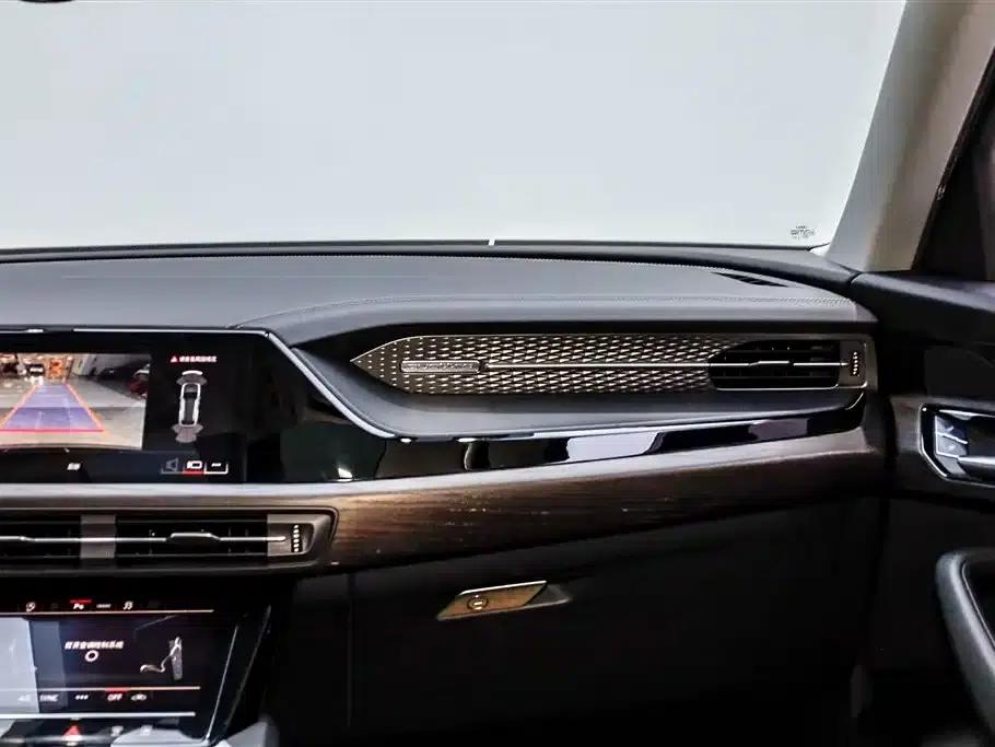 Audi Q6 2024 40 TFSI quattro Cloud View Edition, Feathered Forest Package, 7-seater — миниатюра 22