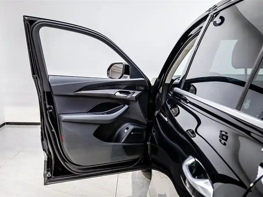 Audi Q6 2024 40 TFSI quattro Cloud View Edition, Feathered Forest Package, 7-seater — миниатюра 30