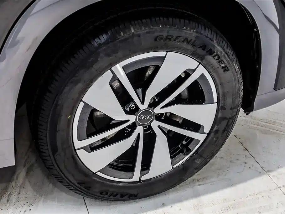Audi Q6 2024 40 TFSI quattro Cloud View Edition, Feathered Forest Package, 7-seater — миниатюра 8