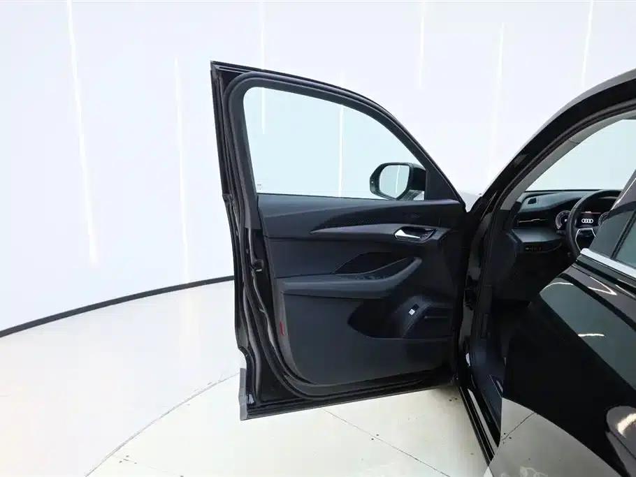 Audi Q6 2024 40 TFSI quattro Cloud View Edition, Feathered Forest Package, 7-seater — миниатюра 17