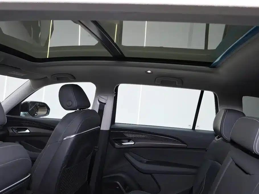 Audi Q6 2024 40 TFSI quattro Cloud View Edition, Feathered Forest Package, 7-seater — миниатюра 26