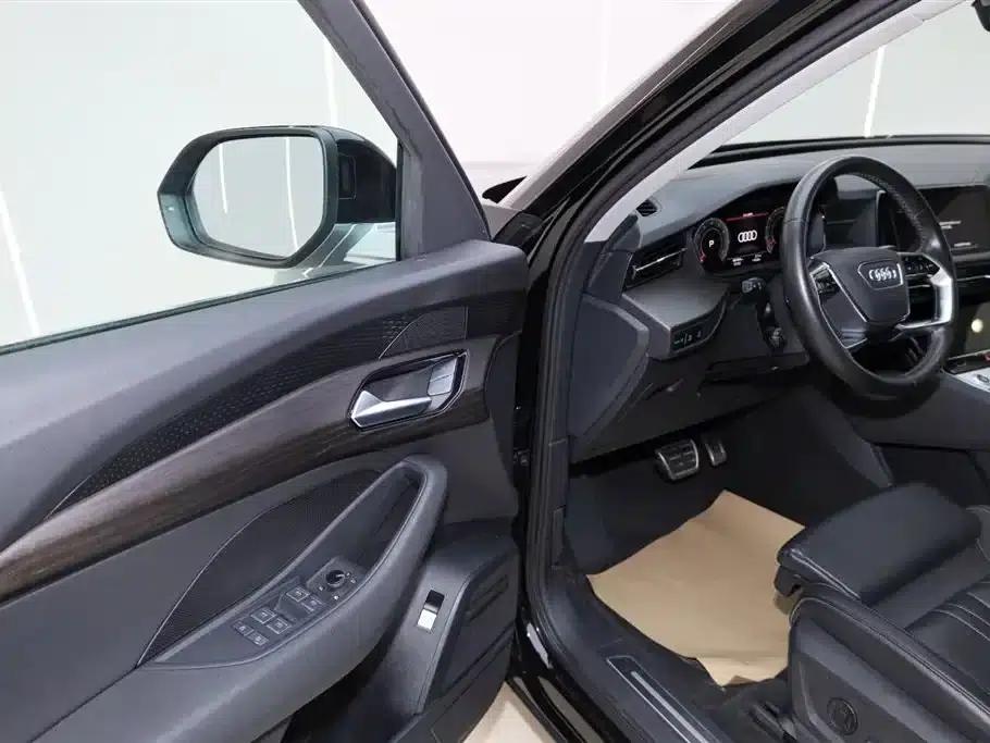 Audi Q6 2024 40 TFSI quattro Cloud View Edition, Feathered Forest Package, 7-seater — миниатюра 28
