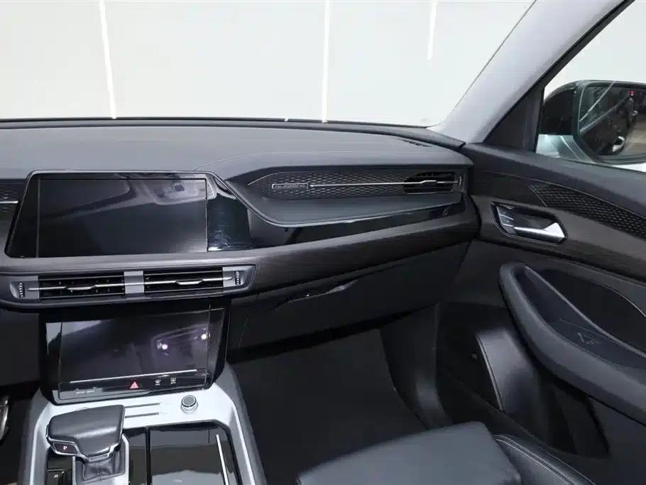 Audi Q6 2024 40 TFSI quattro Cloud View Edition, Feathered Forest Package, 7-seater — миниатюра 29