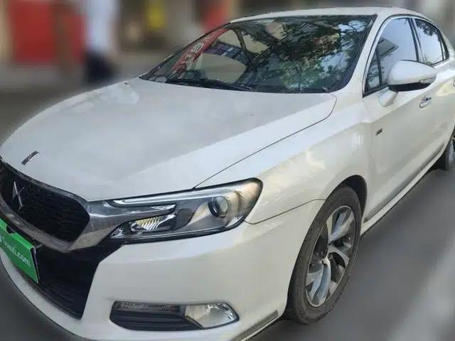 DS 5LS 2014 1.6T Luxury Edition THP160