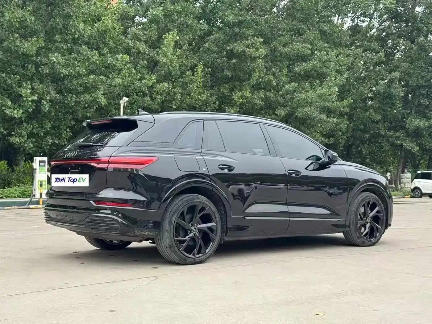 Audi Q5 e-tron 2023 Model 40 e-tron Star Edition Black Warrior Edition — миниатюра 11