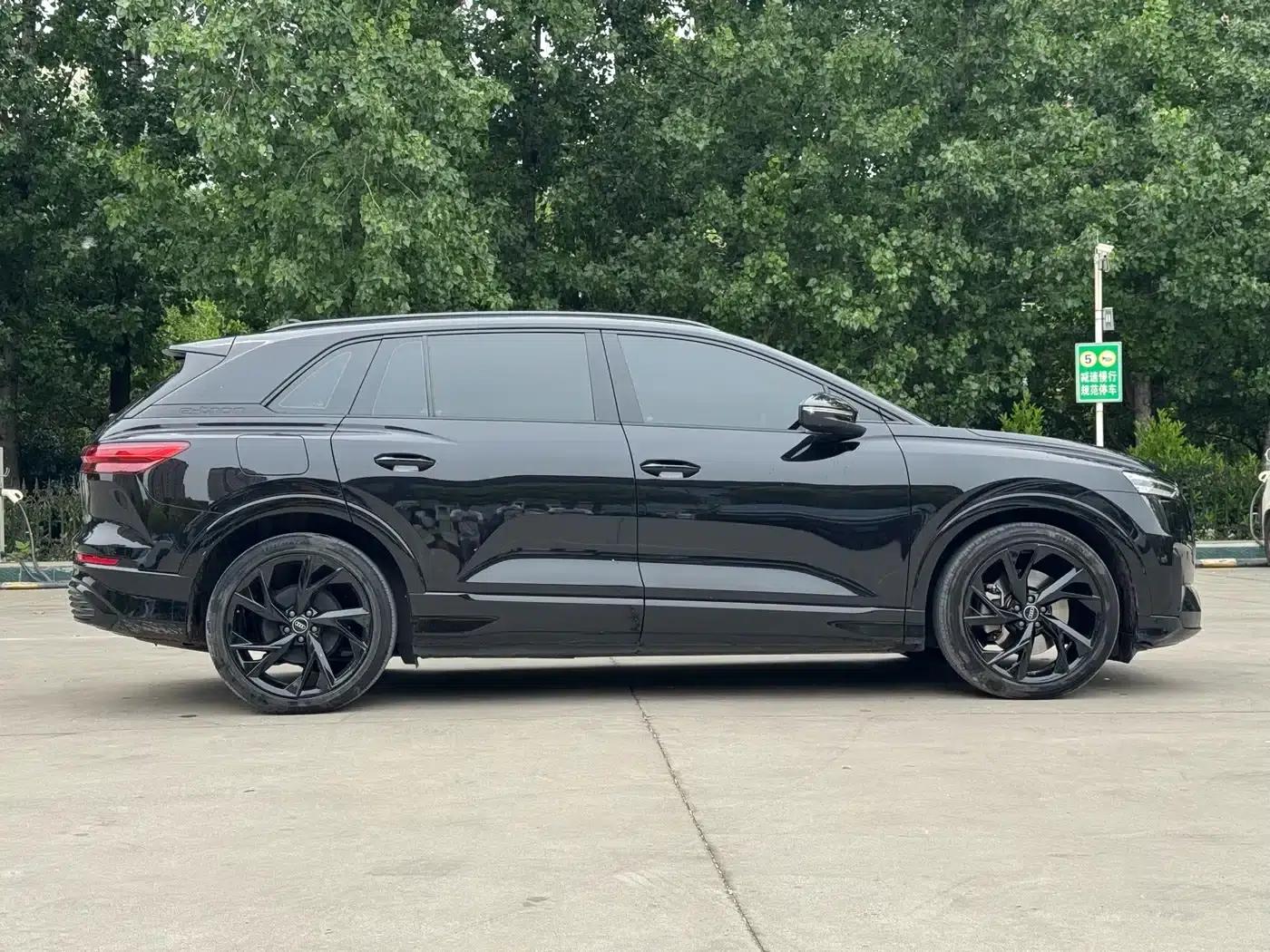 Audi Q5 e-tron 2023 Model 40 e-tron Star Edition Black Warrior Edition — миниатюра 4