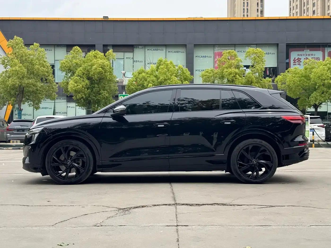 Audi Q5 e-tron 2023 Model 40 e-tron Star Edition Black Warrior Edition — миниатюра 5