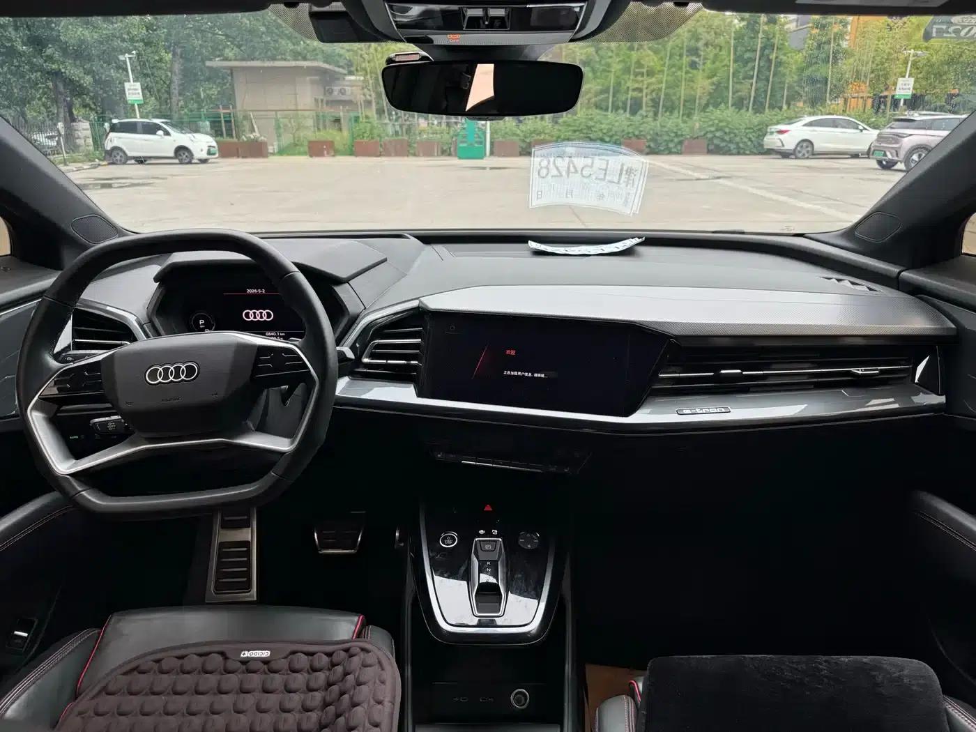 Audi Q5 e-tron 2023 Model 40 e-tron Star Edition Black Warrior Edition — миниатюра 8