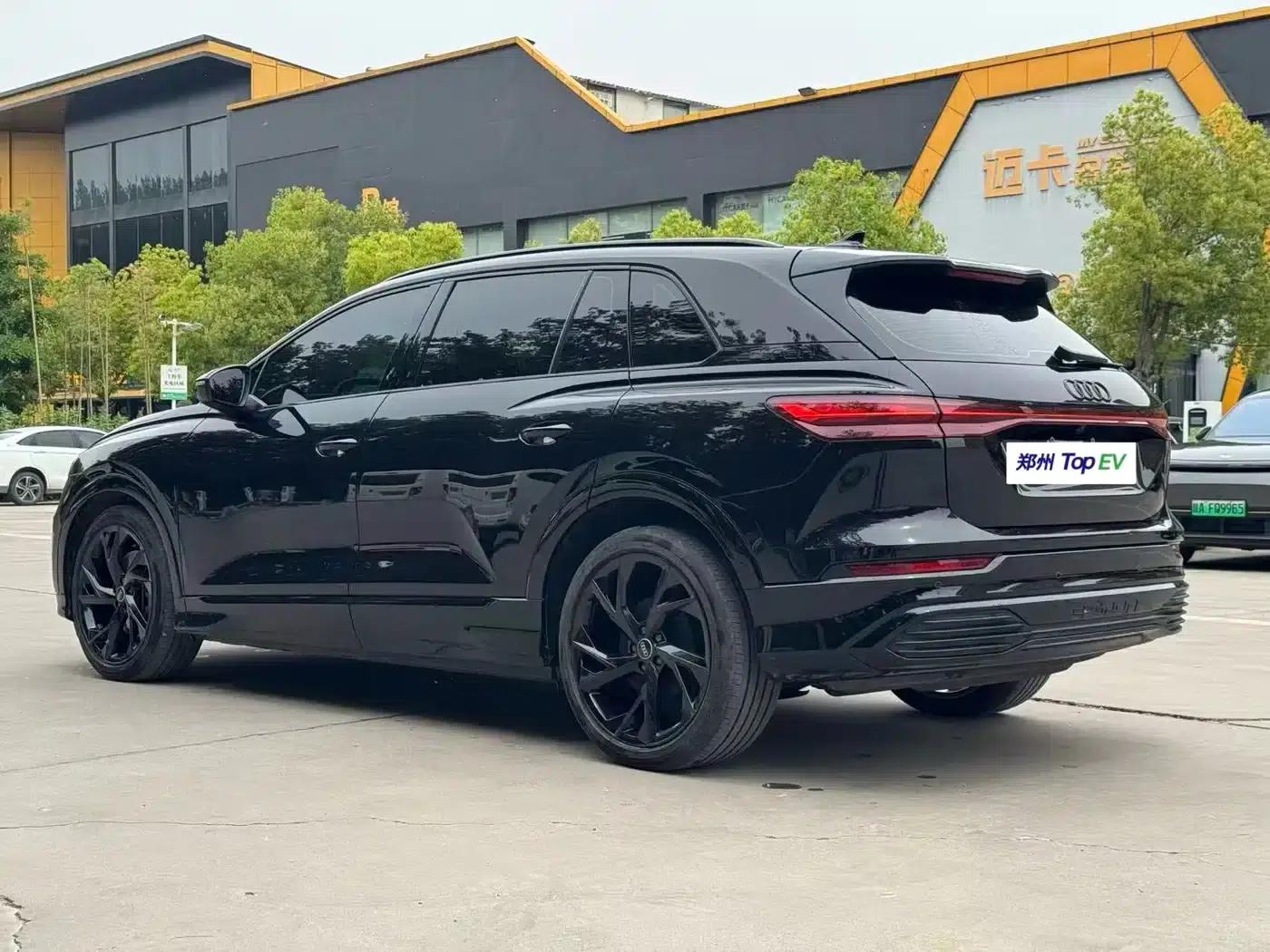 Audi Q5 e-tron 2023 Model 40 e-tron Star Edition Black Warrior Edition — миниатюра 9