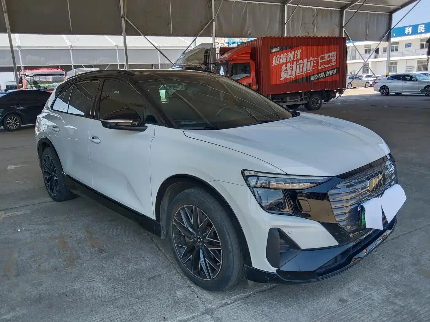 Audi Q5 e-tron 2023 Model 40 e-tron Star Edition Mech Suit — миниатюра 3