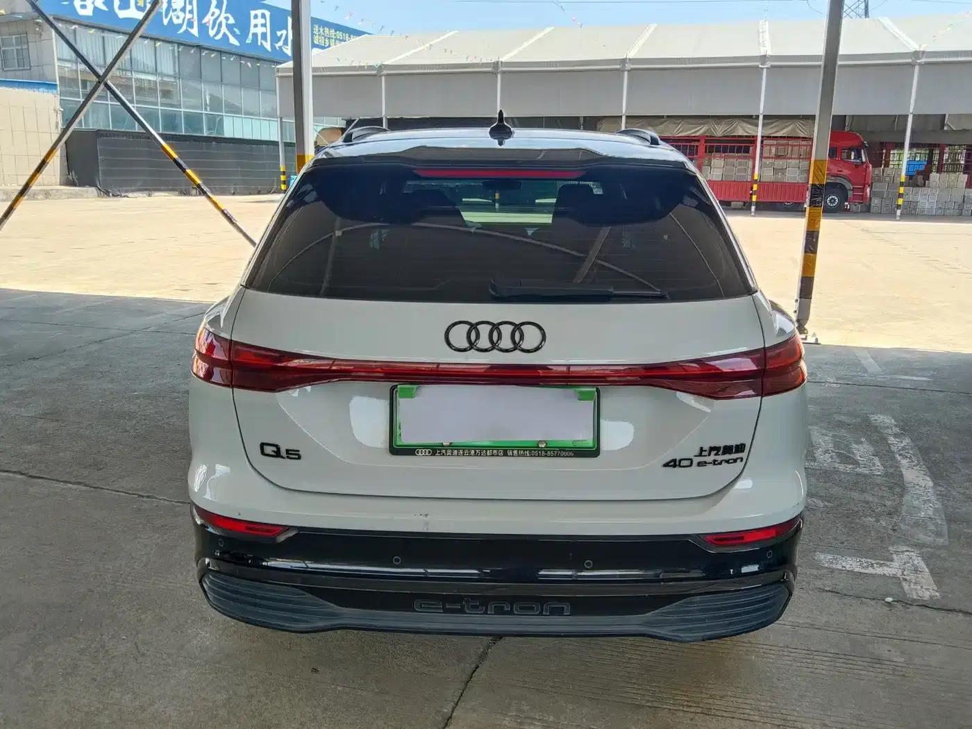 Audi Q5 e-tron 2023 Model 40 e-tron Star Edition Mech Suit — миниатюра 5