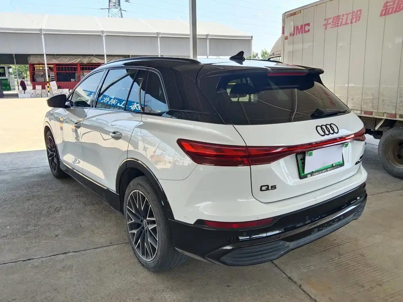 Audi Q5 e-tron 2023 Model 40 e-tron Star Edition Mech Suit — миниатюра 8