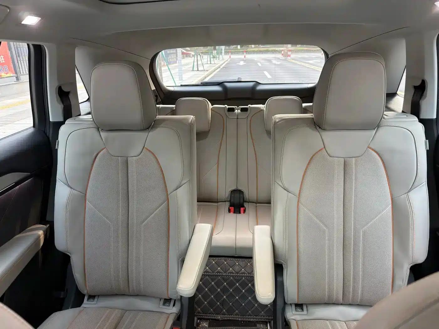 Audi Q5 e-tron 2022 Model 40 e-tron Star Edition - Fashion Set — миниатюра 21