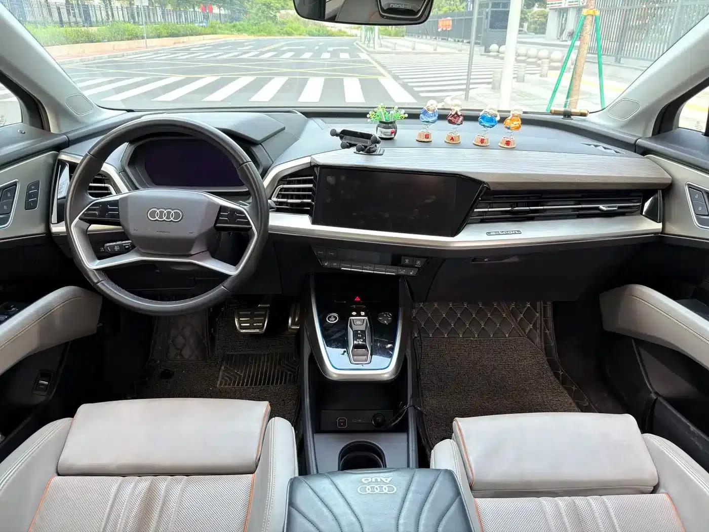 Audi Q5 e-tron 2022 Model 40 e-tron Star Edition - Fashion Set — миниатюра 25