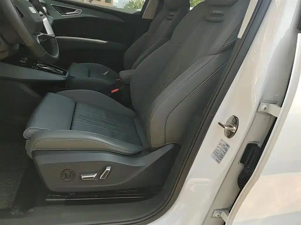 Audi Q5 e-tron 2023 Model 40 e-tron Star Edition - Fashion Set — миниатюра 15