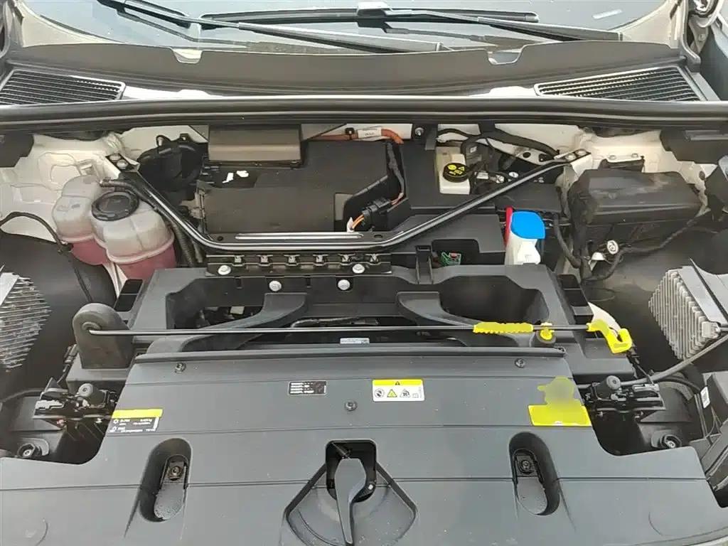Audi Q5 e-tron 2023 Model 40 e-tron Star Edition - Fashion Set — миниатюра 20