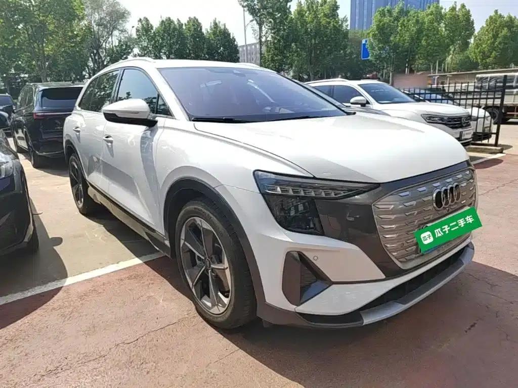 Audi Q5 e-tron 2023 Model 40 e-tron Star Edition - Fashion Set — миниатюра 4