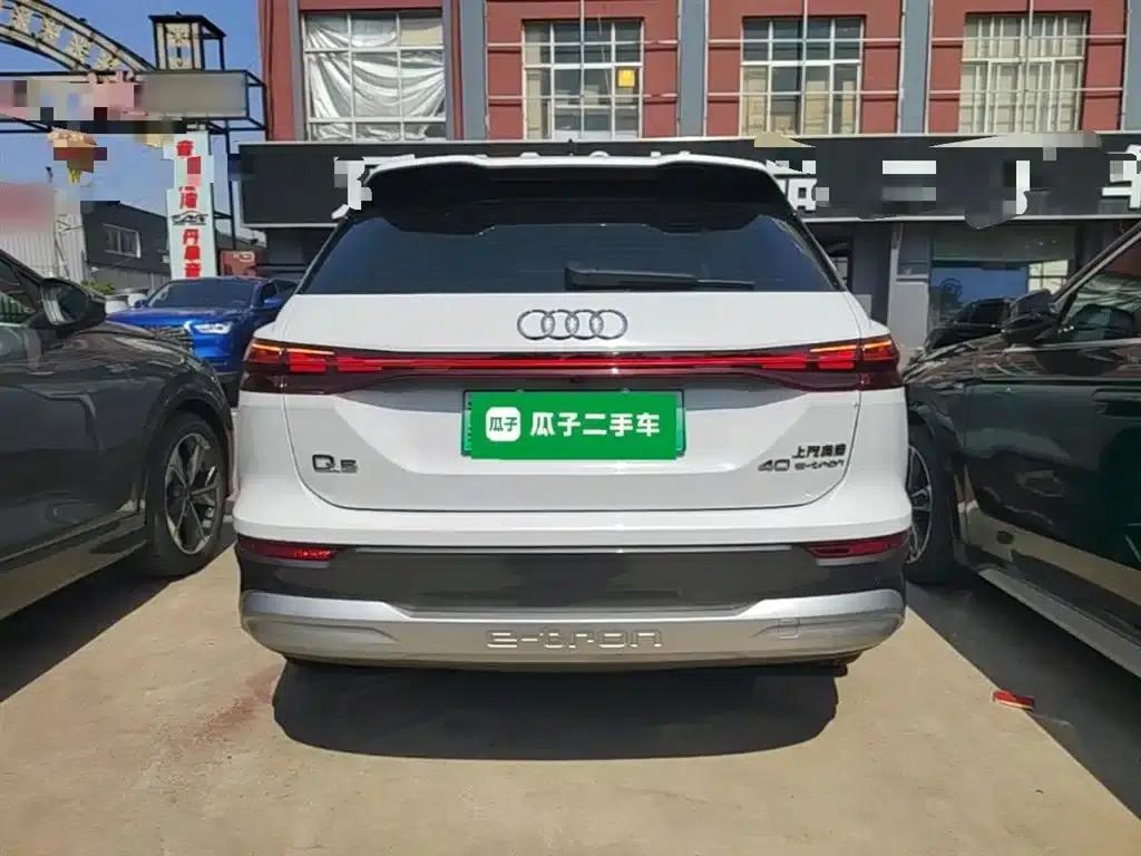 Audi Q5 e-tron 2023 Model 40 e-tron Star Edition - Fashion Set — миниатюра 6
