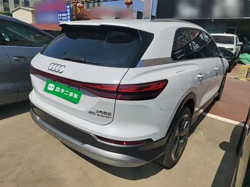 Audi Q5 e-tron 2023 Model 40 e-tron Star Edition - Fashion Set — миниатюра 7