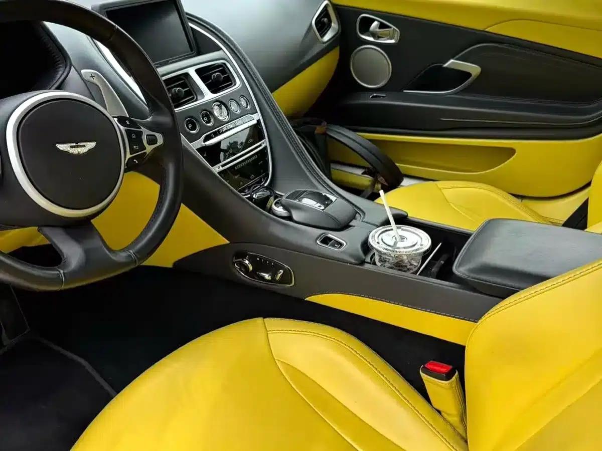 Aston Martin DB11 2019 4.0T V8 Coupe — миниатюра 7