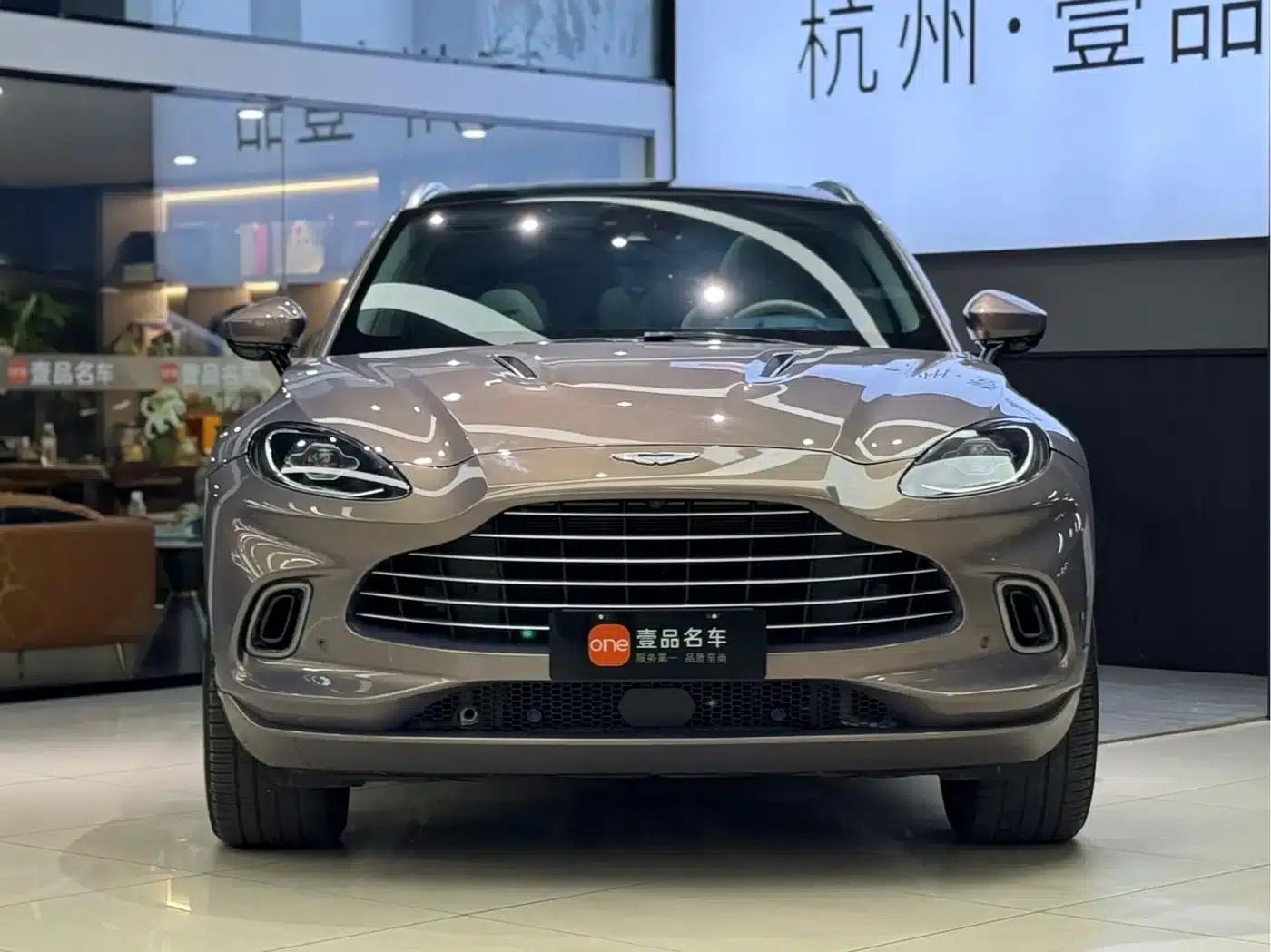 Aston Martin DBX 2020 4.0T V8 1913 First Edition Limited Edition — миниатюра 2