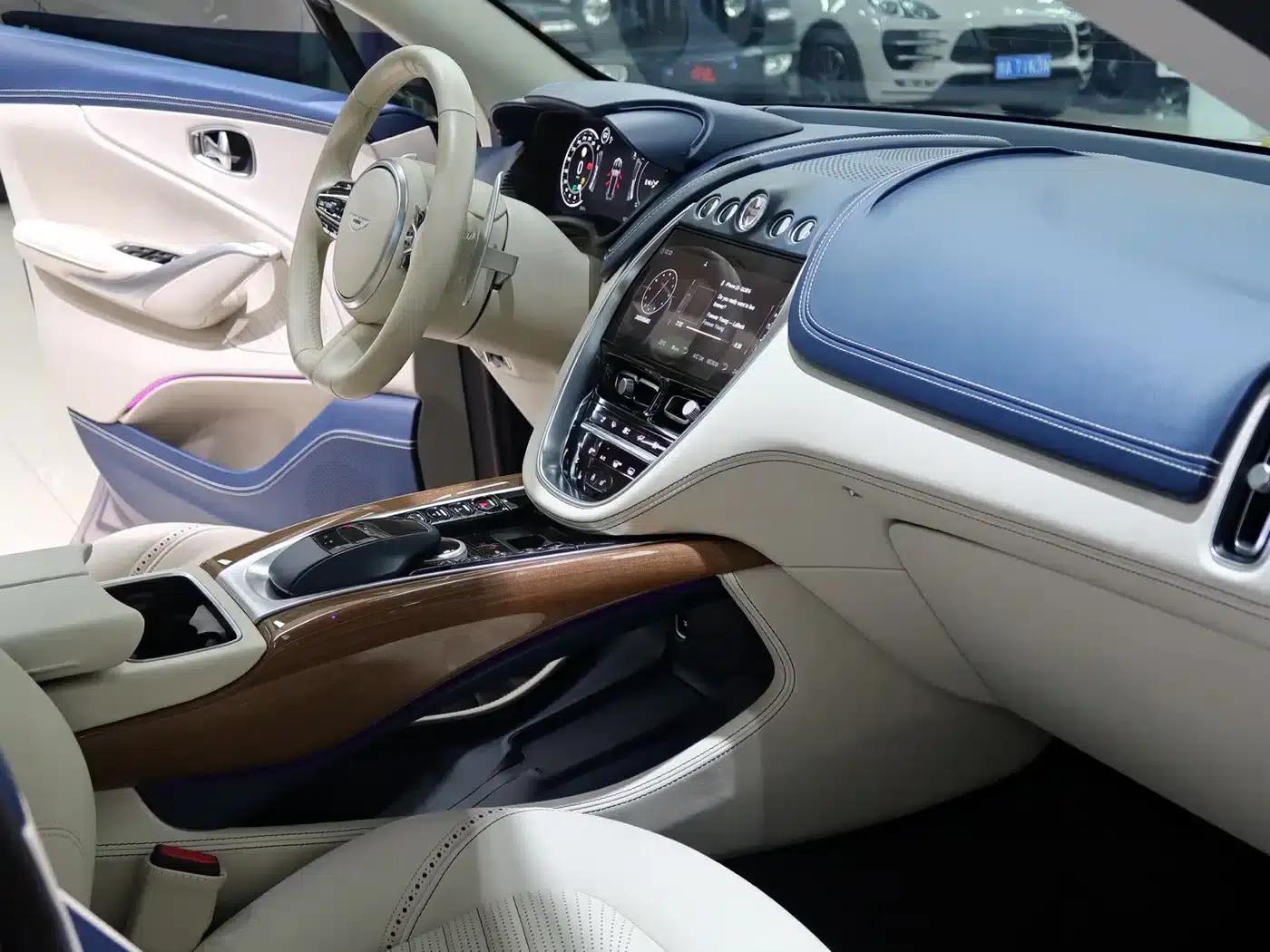 Aston Martin DBX 2020 4.0T V8 1913 First Edition Limited Edition — миниатюра 14