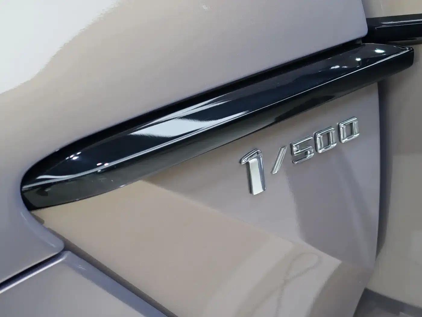 Aston Martin DBX 2020 4.0T V8 1913 First Edition Limited Edition — миниатюра 19