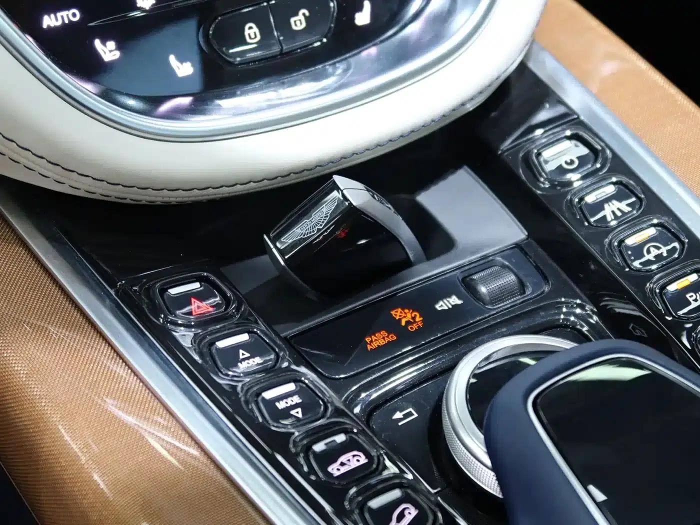 Aston Martin DBX 2020 4.0T V8 1913 First Edition Limited Edition — миниатюра 21