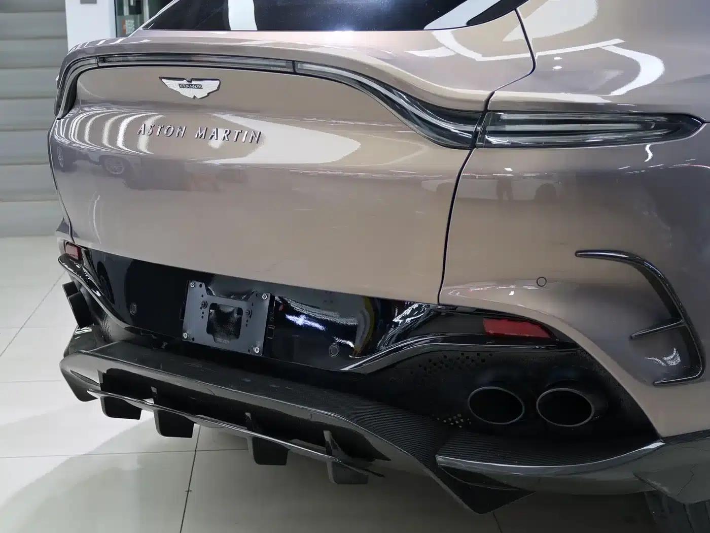 Aston Martin DBX 2020 4.0T V8 1913 First Edition Limited Edition — миниатюра 7