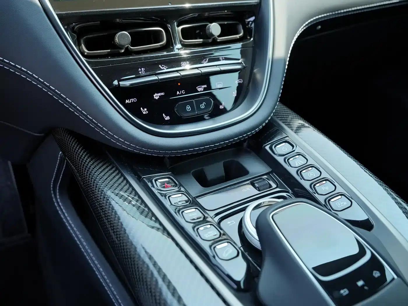 Aston Martin DBX 2022 3.0T STRAIGHT-SIX — миниатюра 13