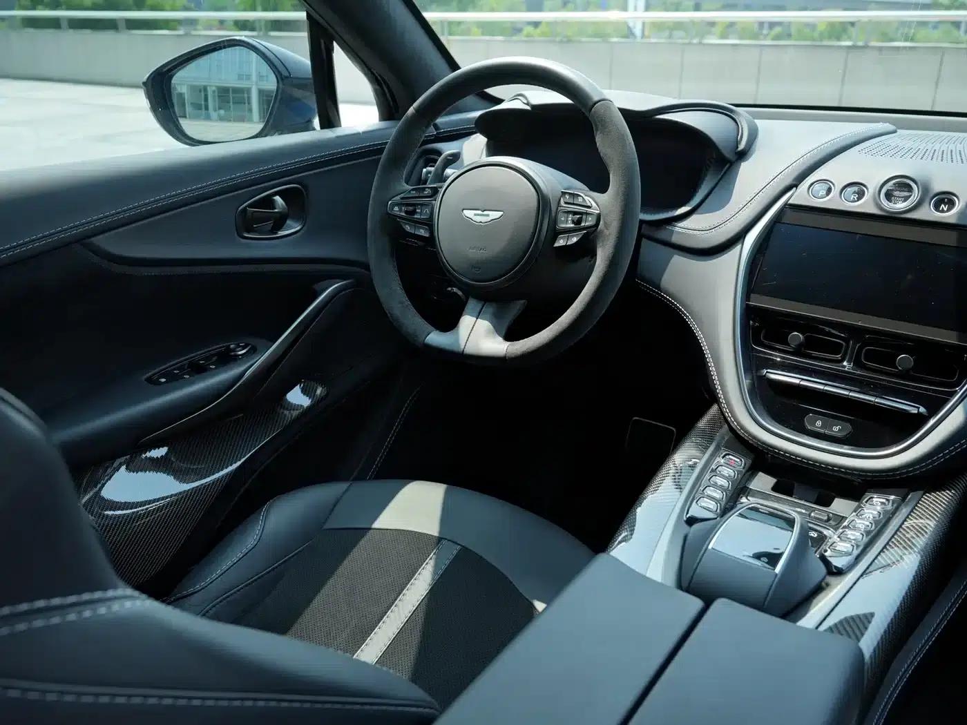 Aston Martin DBX 2022 3.0T STRAIGHT-SIX — миниатюра 17