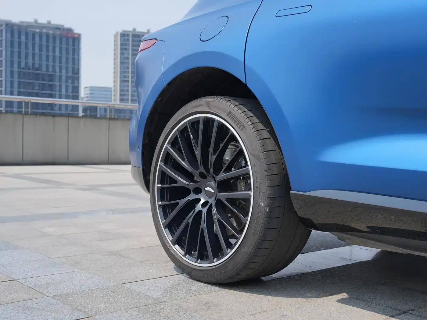 Aston Martin DBX 2022 3.0T STRAIGHT-SIX — миниатюра 5