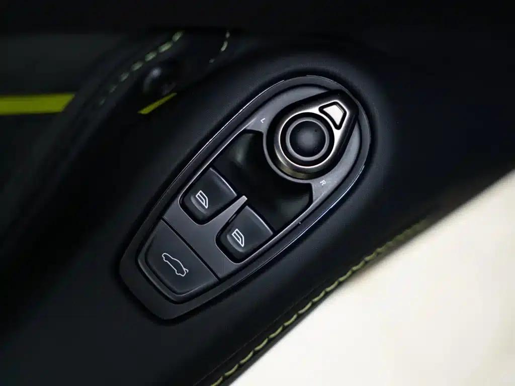 2022 V8 Vantage 4.0T V8 F1 Edition Coupe — миниатюра 30