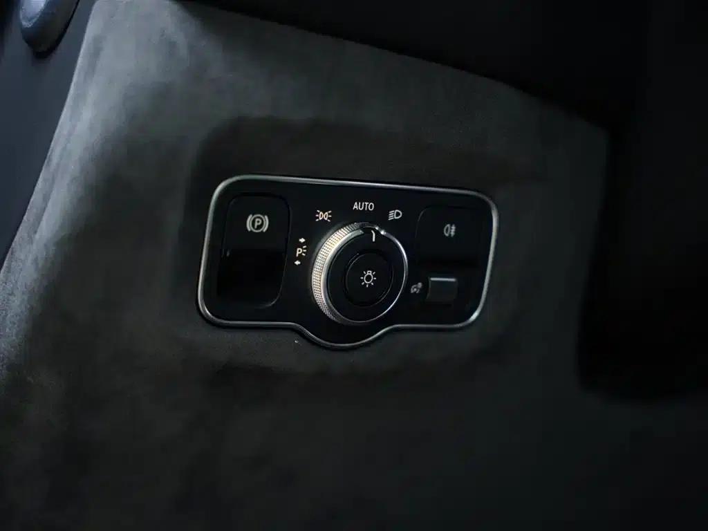 2022 V8 Vantage 4.0T V8 F1 Edition Coupe — миниатюра 33