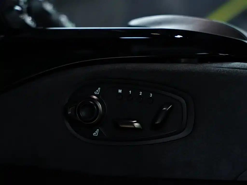 2022 V8 Vantage 4.0T V8 F1 Edition Coupe — миниатюра 34