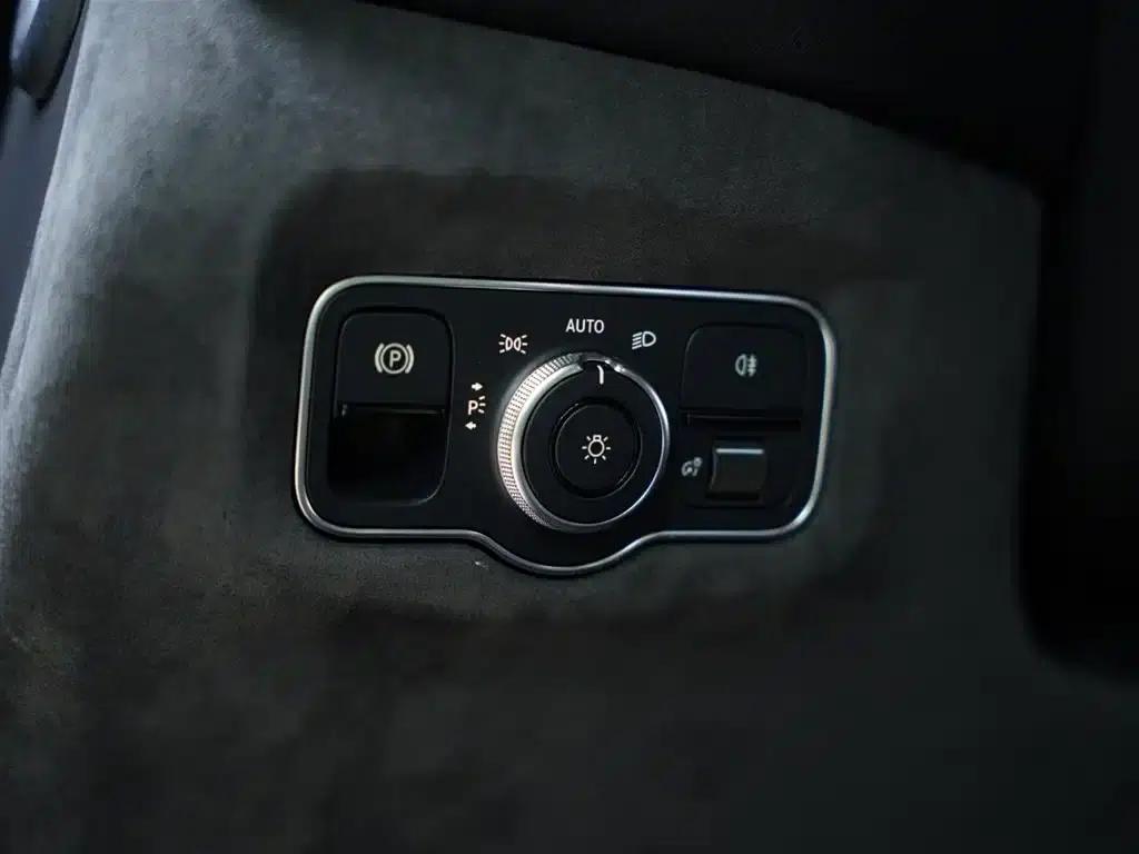 2022 V8 Vantage 4.0T V8 F1 Edition Coupe — миниатюра 38