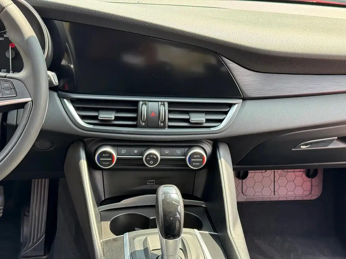 Giulia Juliet 2017 2.0T 280HP Luxury Edition — миниатюра 12