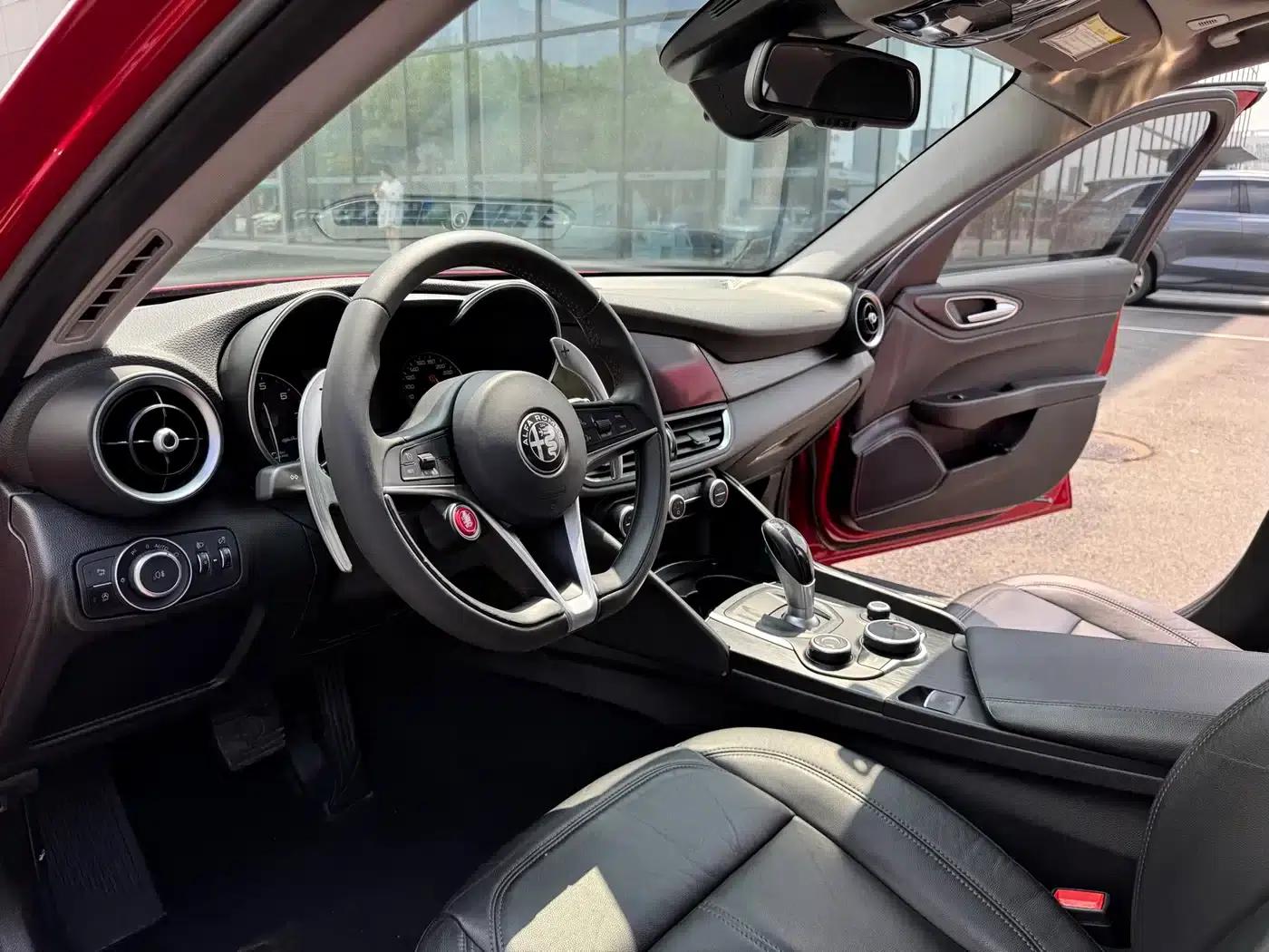Giulia Juliet 2017 2.0T 280HP Luxury Edition — миниатюра 5