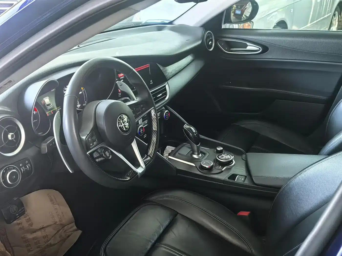 Giulia Juliet 2017 2.0T 280HP Luxury Edition — миниатюра 4