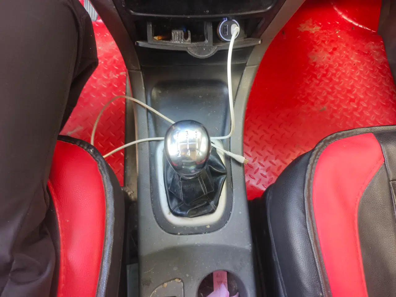 Dongfeng Shuaike 2011 1.6L Manual Comfort 7-Seater — миниатюра 15